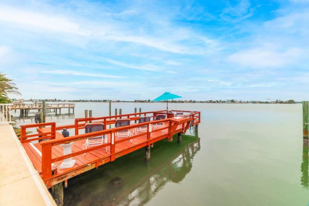 102-Tiny Treasure-Waterfront With Heated Pool Apartment St. Pete Beach Exterior photo