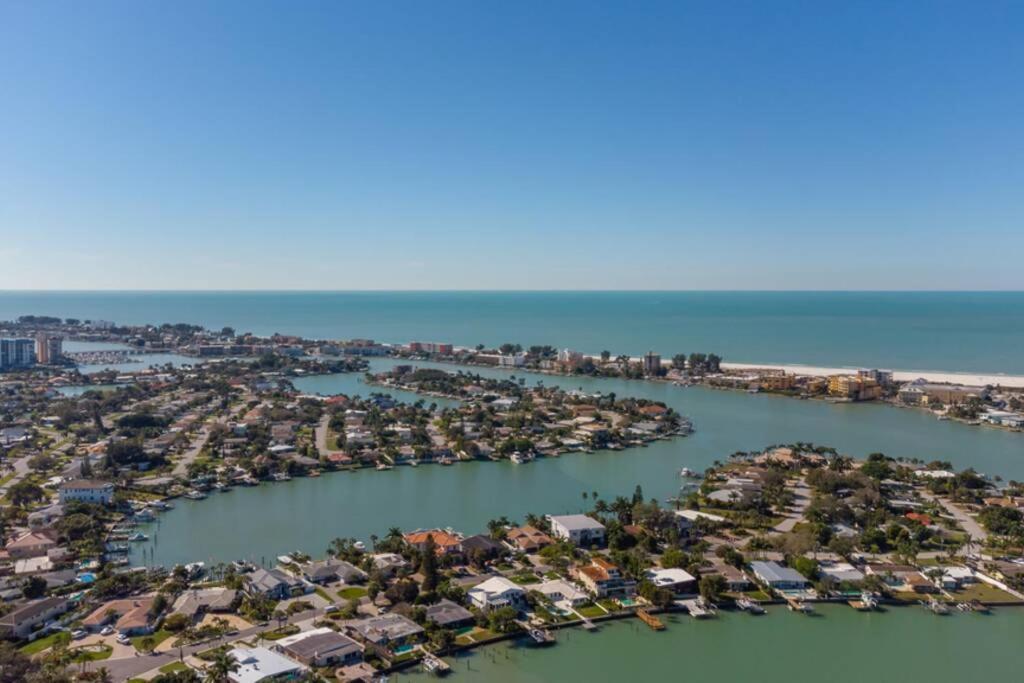 102-Tiny Treasure-Waterfront With Heated Pool Apartment St. Pete Beach Exterior photo