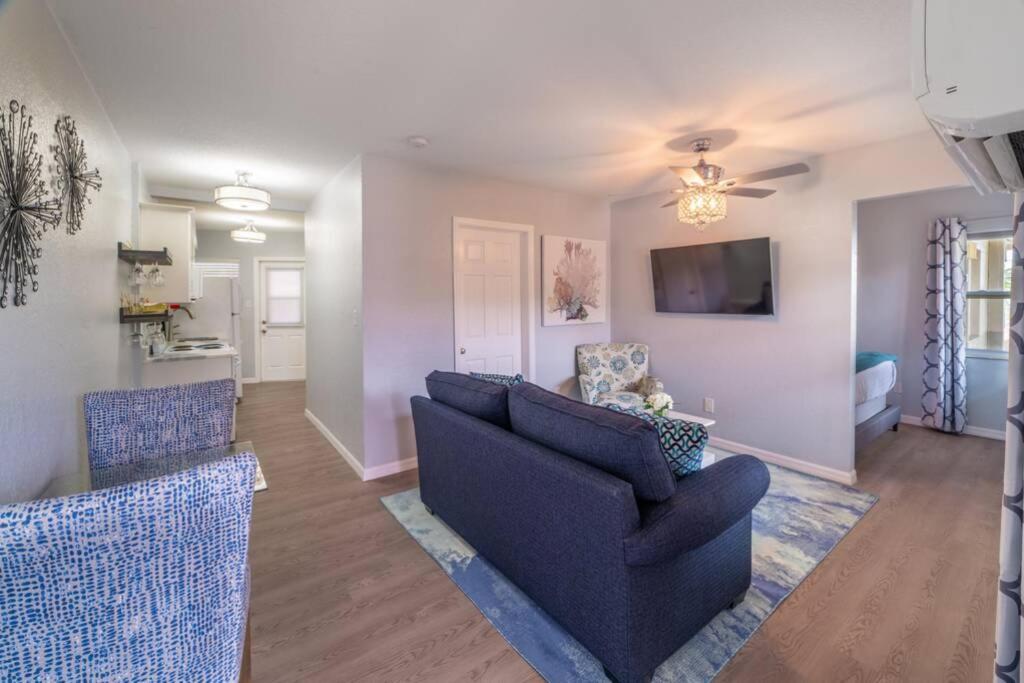 102-Tiny Treasure-Waterfront With Heated Pool Apartment St. Pete Beach Exterior photo