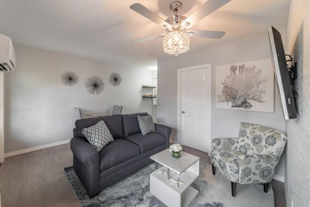 102-Tiny Treasure-Waterfront With Heated Pool Apartment St. Pete Beach Exterior photo