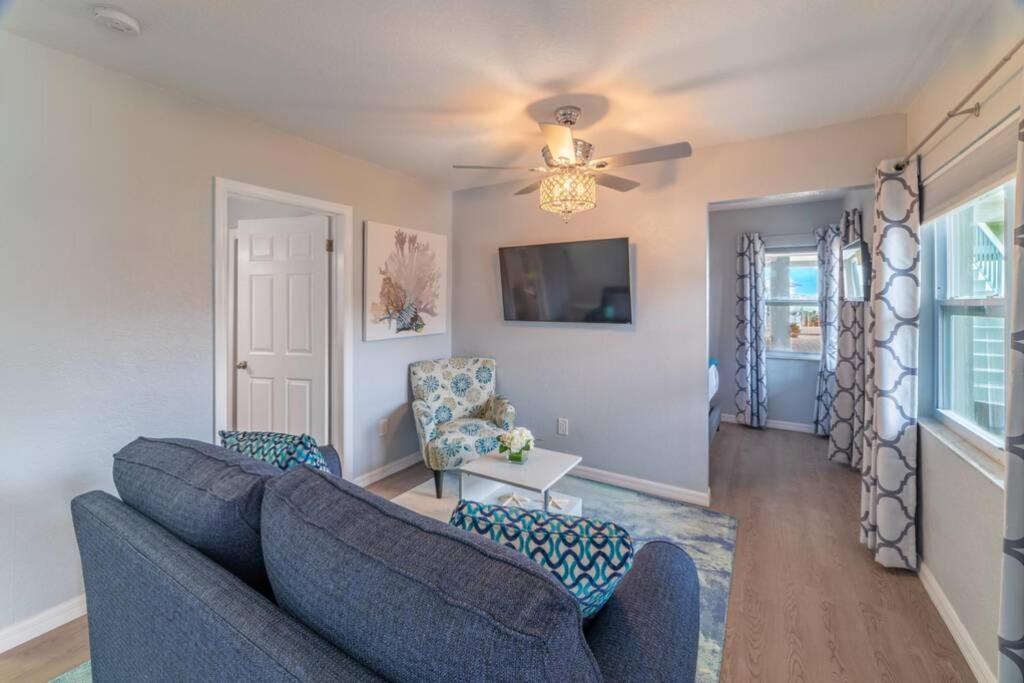 102-Tiny Treasure-Waterfront With Heated Pool Apartment St. Pete Beach Exterior photo
