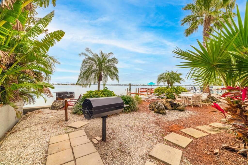 102-Tiny Treasure-Waterfront With Heated Pool Apartment St. Pete Beach Exterior photo