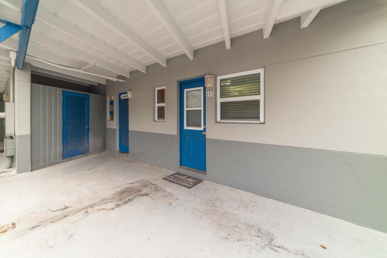 102-Tiny Treasure-Waterfront With Heated Pool Apartment St. Pete Beach Exterior photo