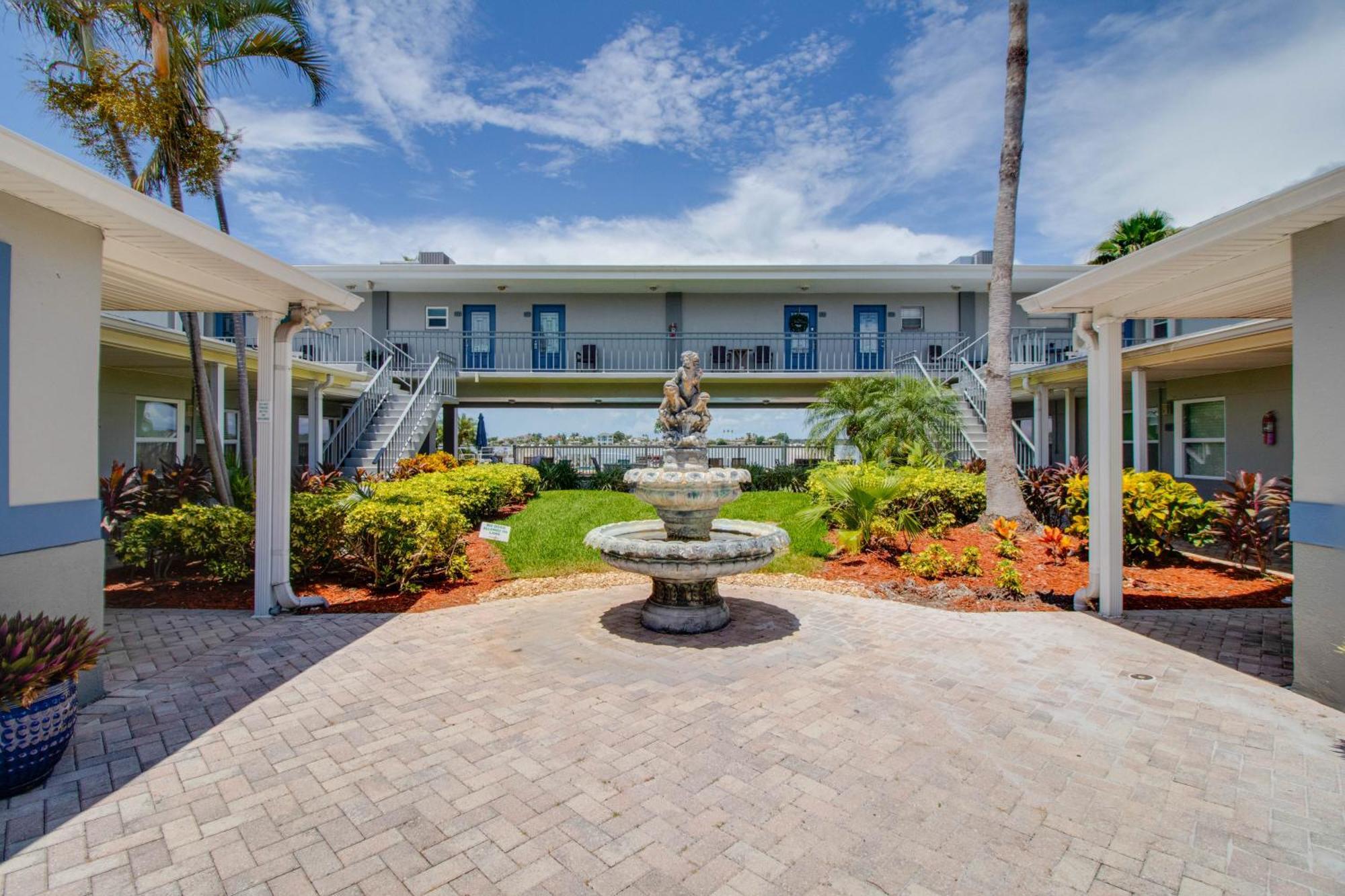 102-Tiny Treasure-Waterfront With Heated Pool Apartment St. Pete Beach Exterior photo