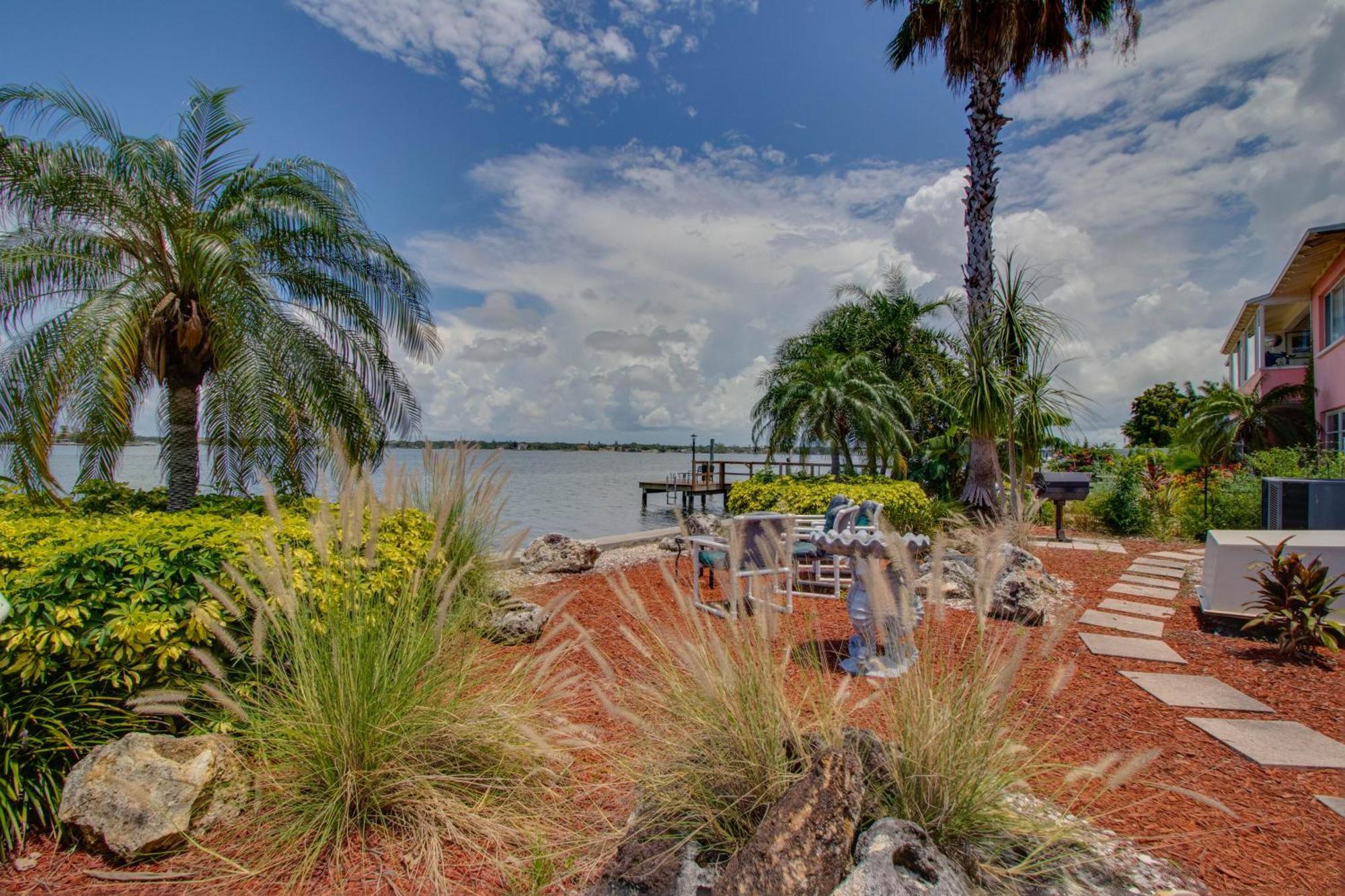 102-Tiny Treasure-Waterfront With Heated Pool Apartment St. Pete Beach Exterior photo