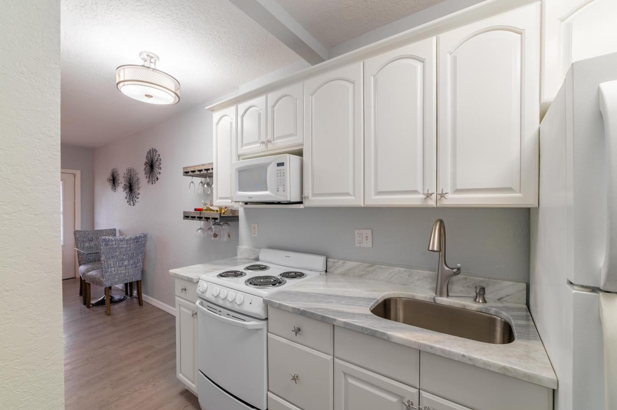 102-Tiny Treasure-Waterfront With Heated Pool Apartment St. Pete Beach Exterior photo