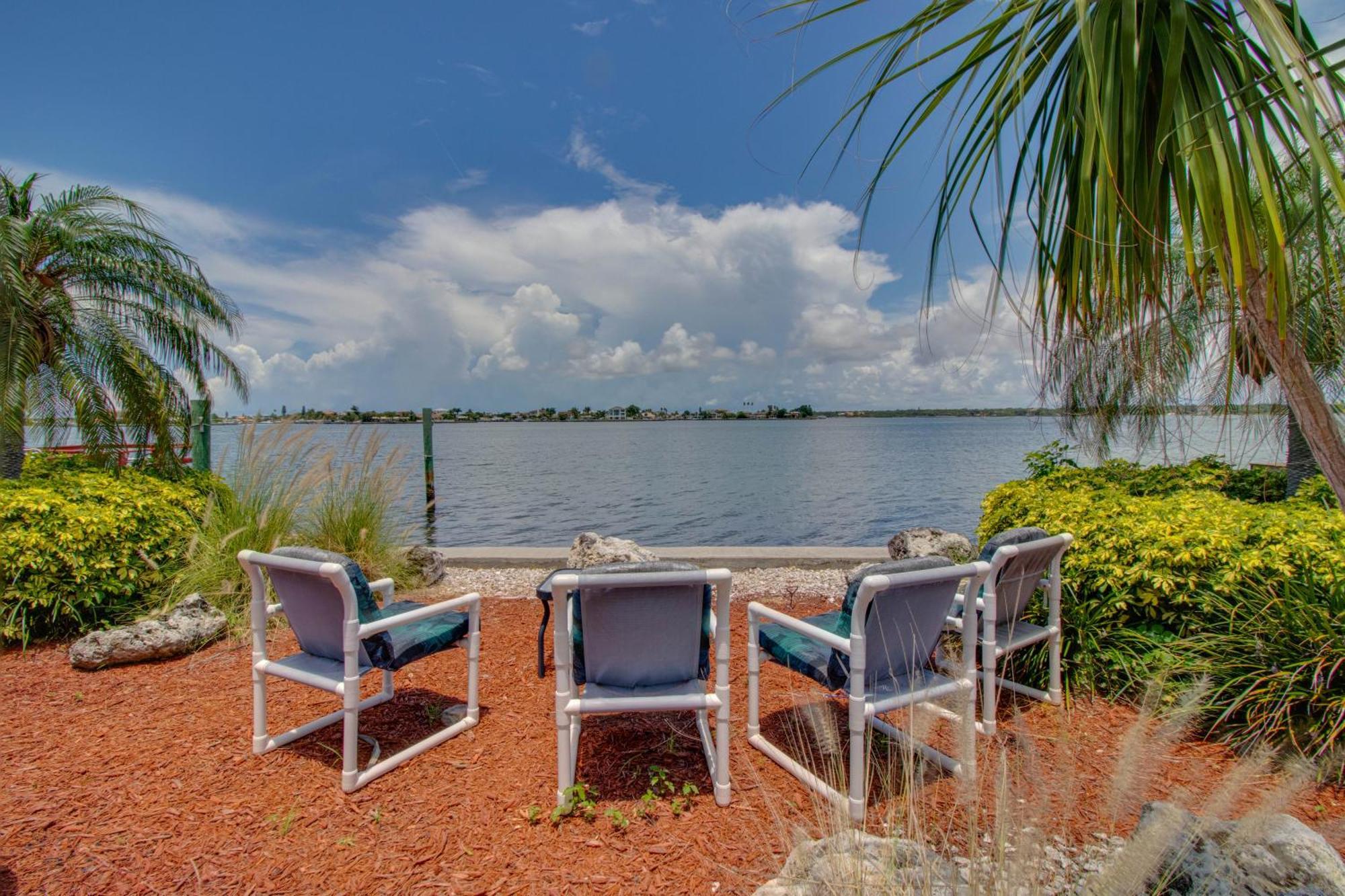102-Tiny Treasure-Waterfront With Heated Pool Apartment St. Pete Beach Exterior photo